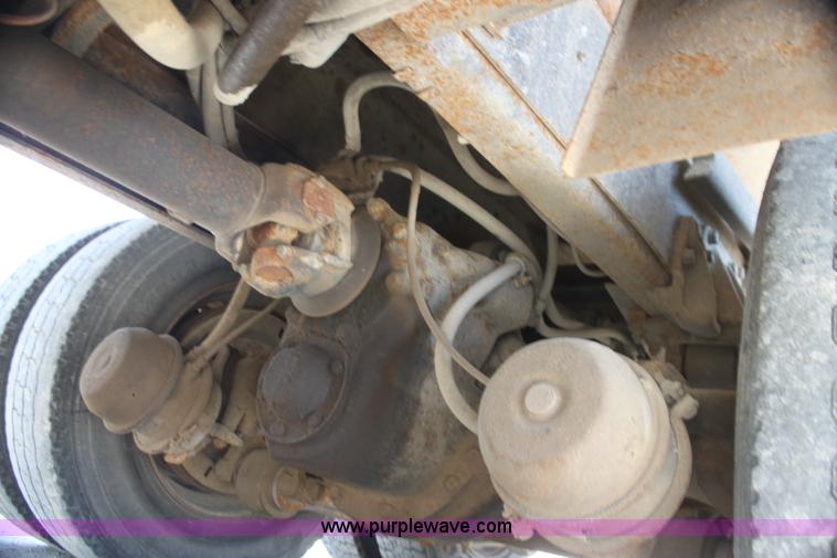 image for item I7404 1997 International 4900 dump truck