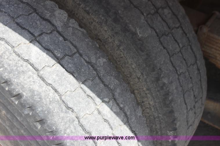 image for item I7404 1997 International 4900 dump truck