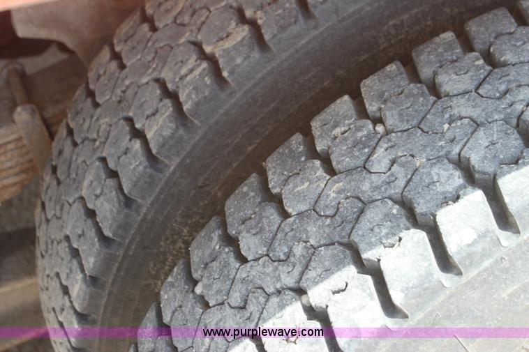 image for item I7404 1997 International 4900 dump truck