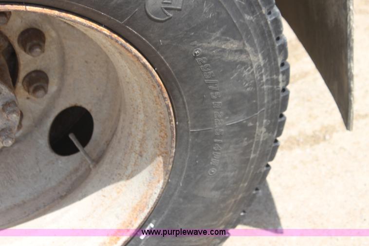 image for item I7404 1997 International 4900 dump truck