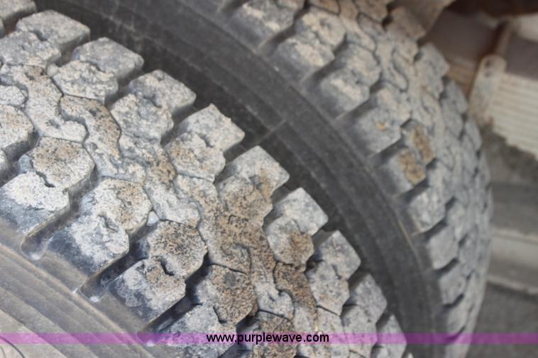 image for item I7404 1997 International 4900 dump truck