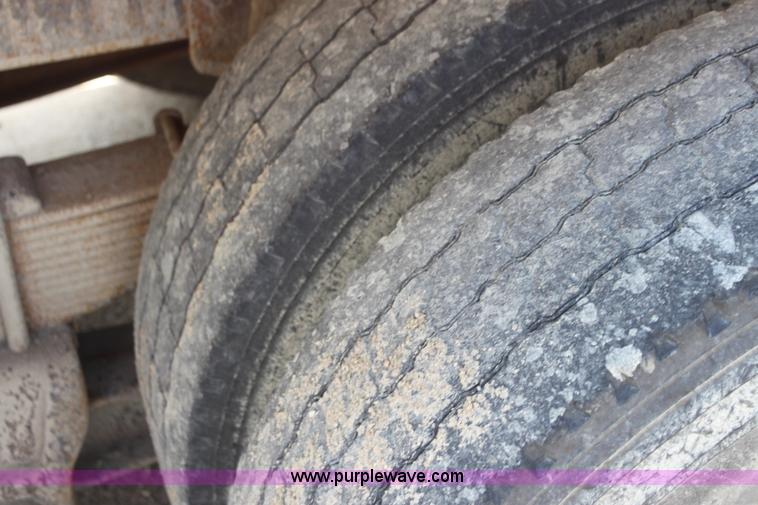 image for item I7404 1997 International 4900 dump truck