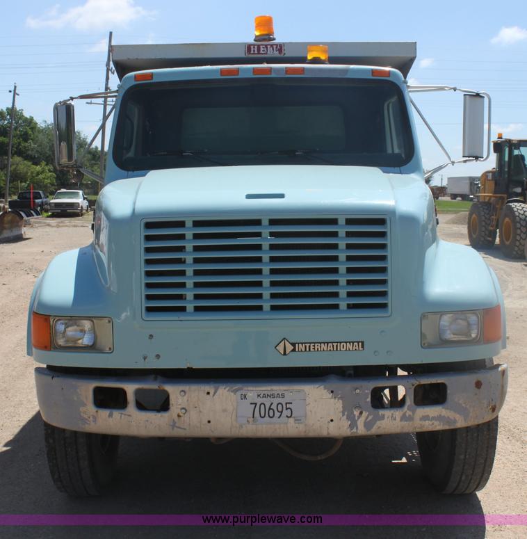 image for item I7405 1995 International 4700 dump truck