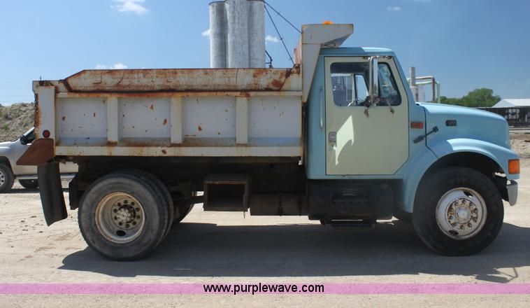 image for item I7405 1995 International 4700 dump truck