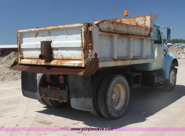 image for item I7405 1995 International 4700 dump truck