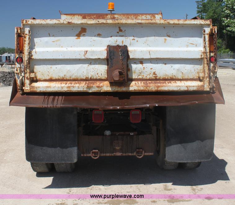 image for item I7405 1995 International 4700 dump truck