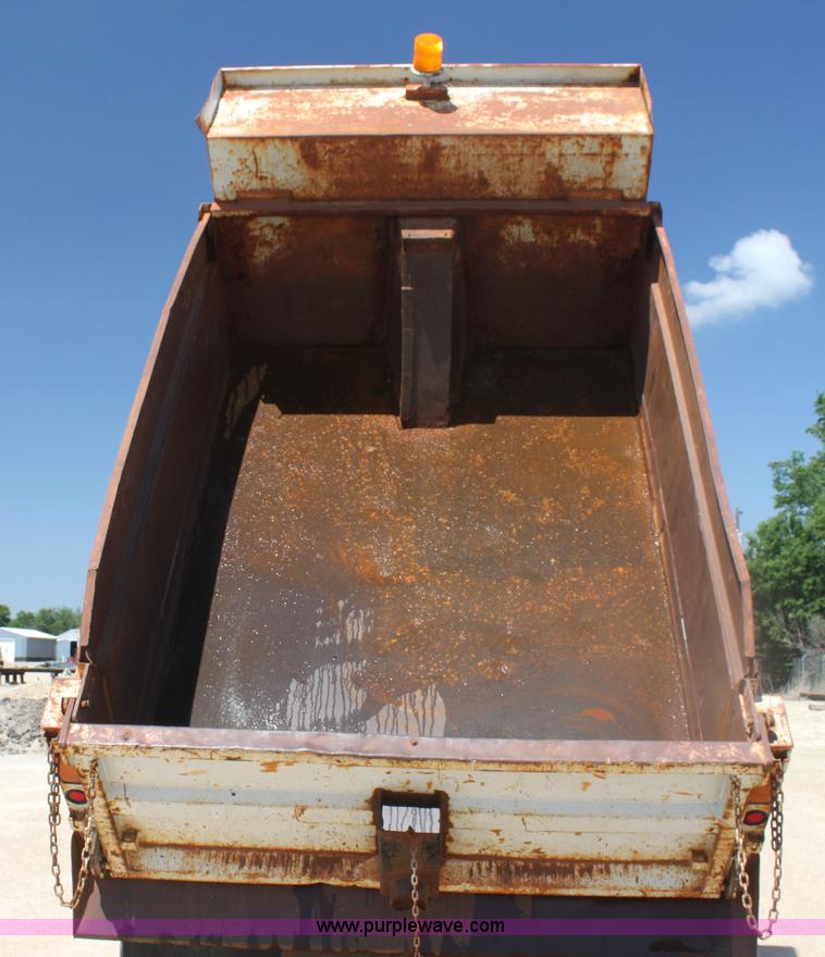 image for item I7405 1995 International 4700 dump truck