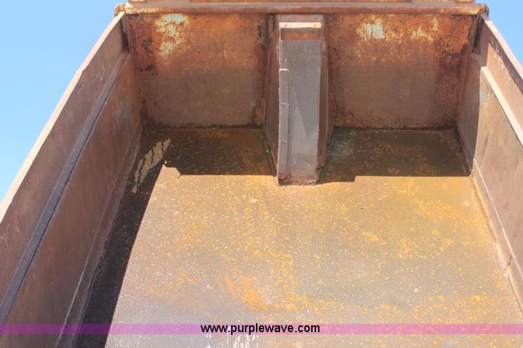 image for item I7405 1995 International 4700 dump truck