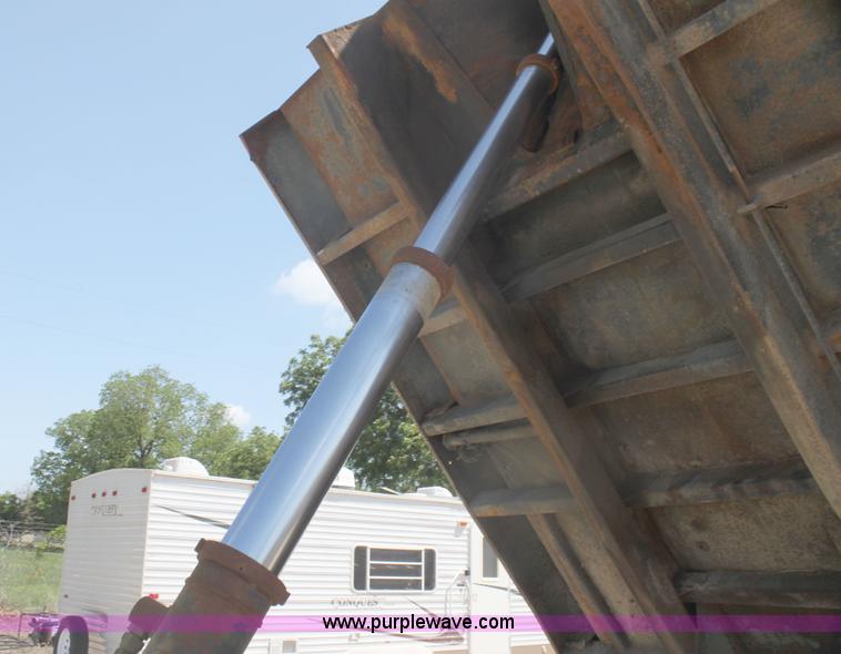 image for item I7405 1995 International 4700 dump truck