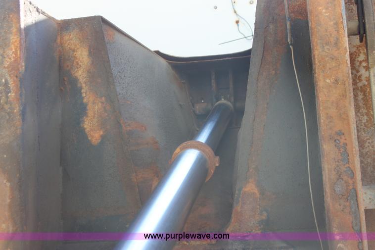 image for item I7405 1995 International 4700 dump truck