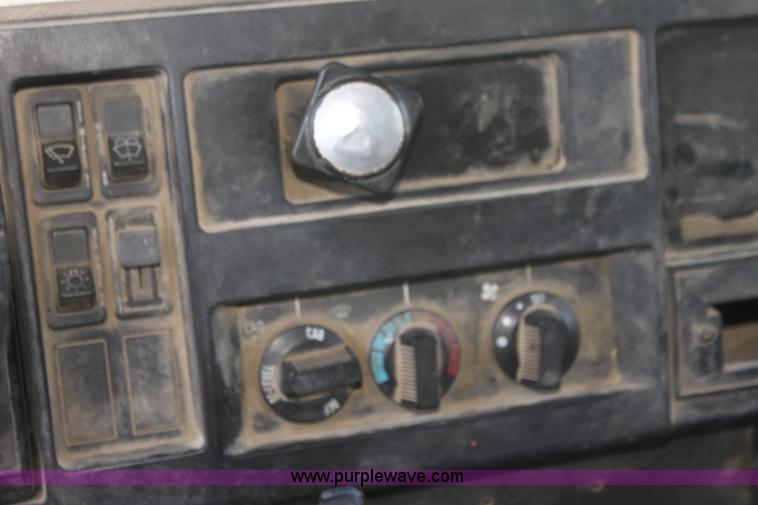 image for item I7405 1995 International 4700 dump truck