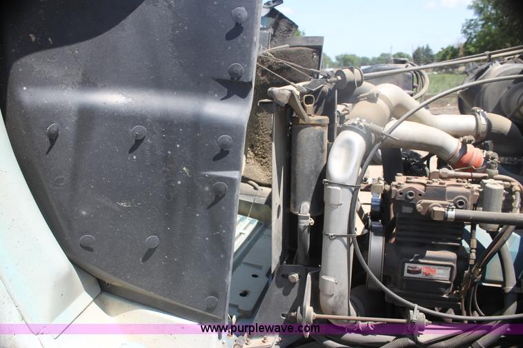 image for item I7405 1995 International 4700 dump truck