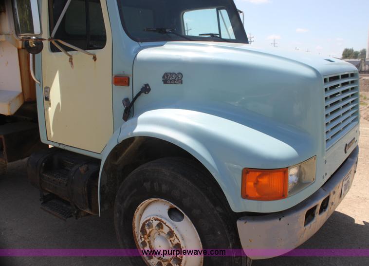 image for item I7405 1995 International 4700 dump truck