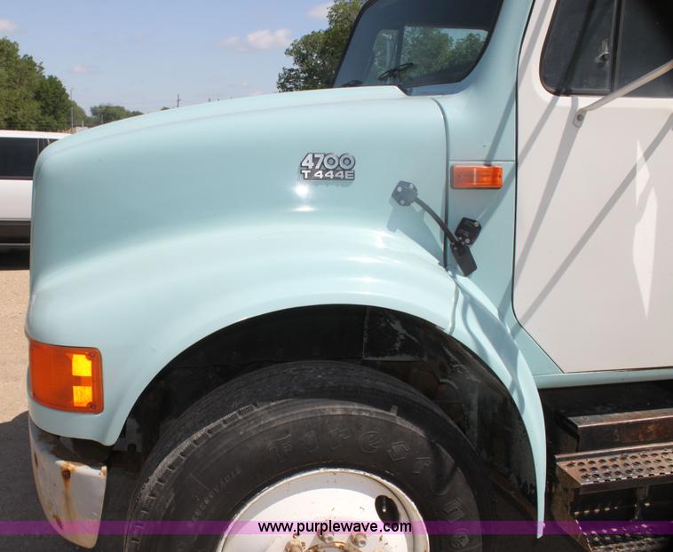 image for item I7405 1995 International 4700 dump truck