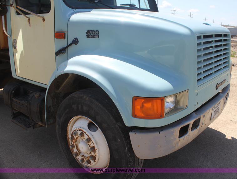 image for item I7405 1995 International 4700 dump truck
