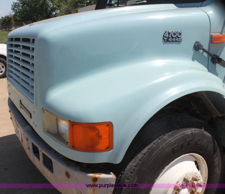 image for item I7405 1995 International 4700 dump truck