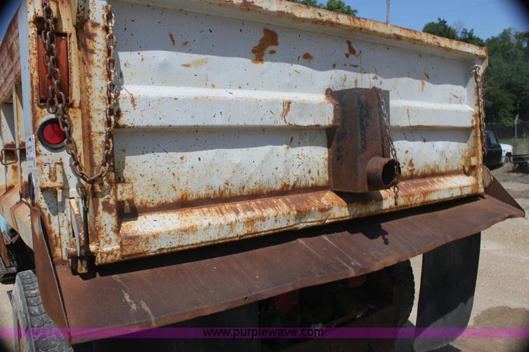 image for item I7405 1995 International 4700 dump truck