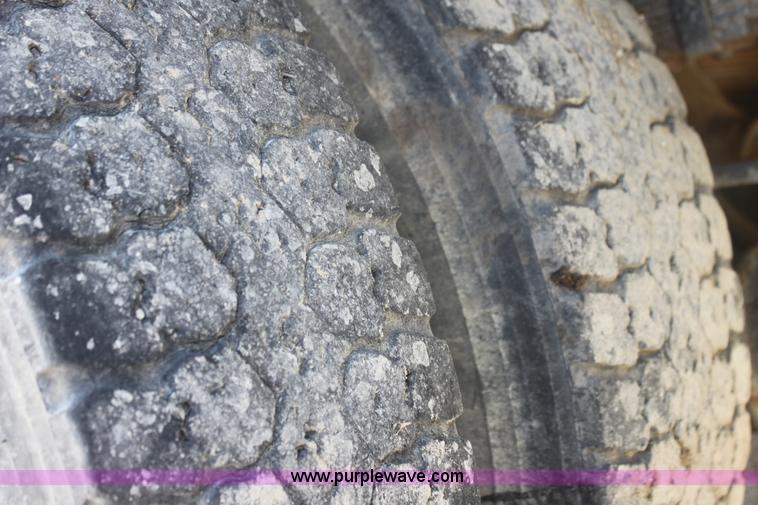 image for item I7405 1995 International 4700 dump truck