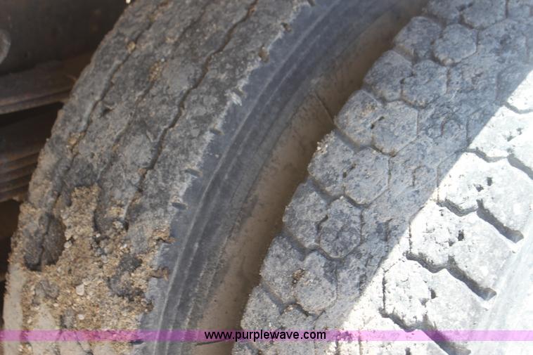 image for item I7405 1995 International 4700 dump truck