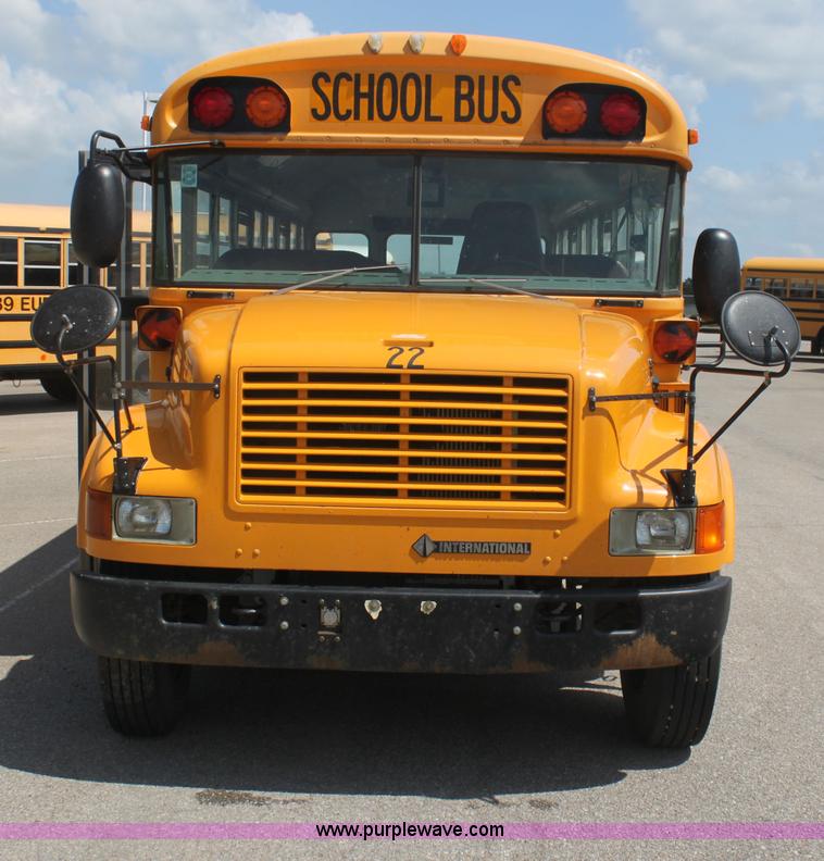 image for item I7406 2003 International 3800 school bus