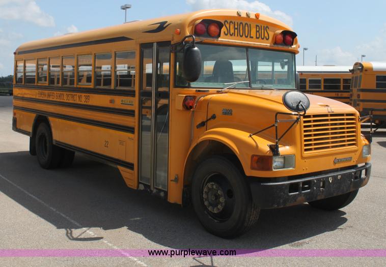image for item I7406 2003 International 3800 school bus
