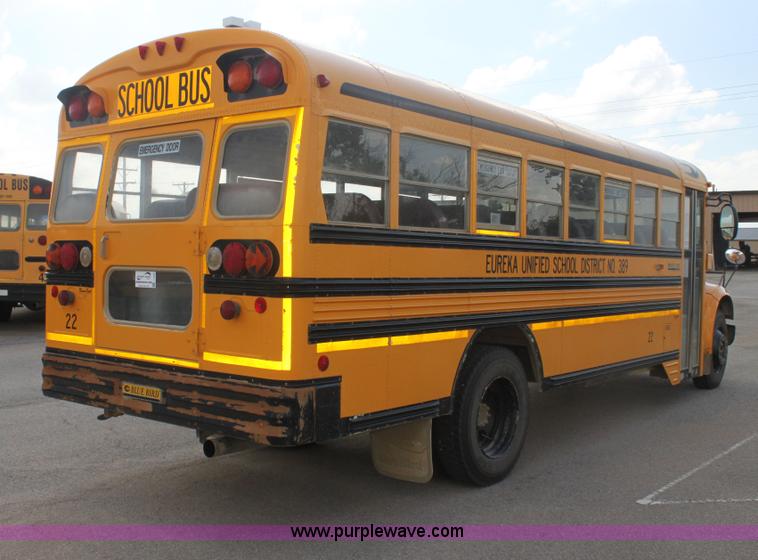 image for item I7406 2003 International 3800 school bus
