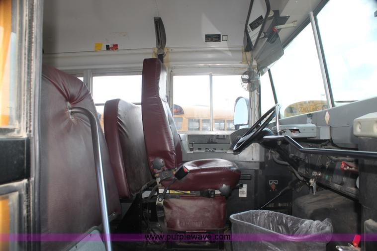 image for item I7406 2003 International 3800 school bus