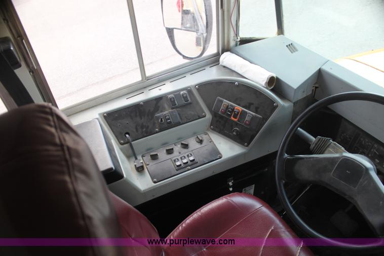 image for item I7406 2003 International 3800 school bus