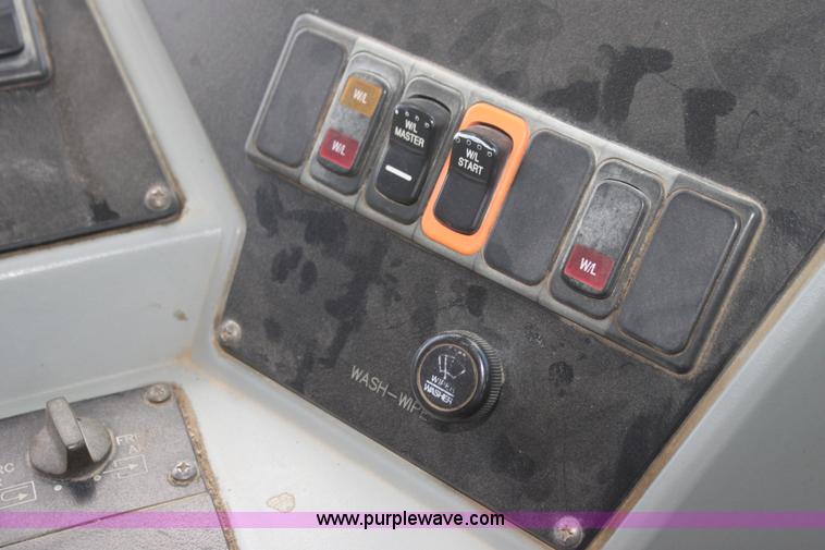 image for item I7406 2003 International 3800 school bus