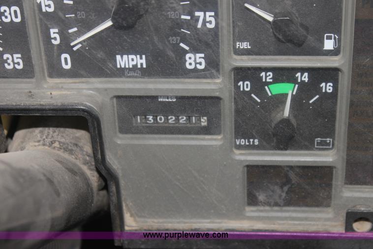 image for item I7406 2003 International 3800 school bus