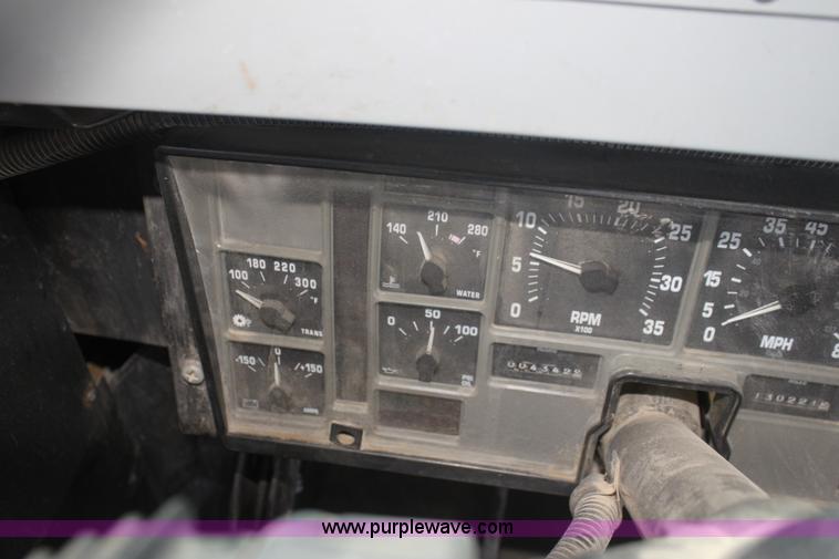 image for item I7406 2003 International 3800 school bus