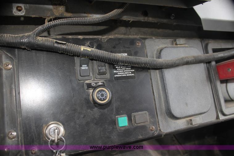 image for item I7406 2003 International 3800 school bus