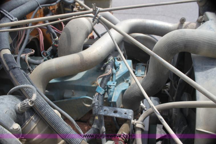 image for item I7406 2003 International 3800 school bus