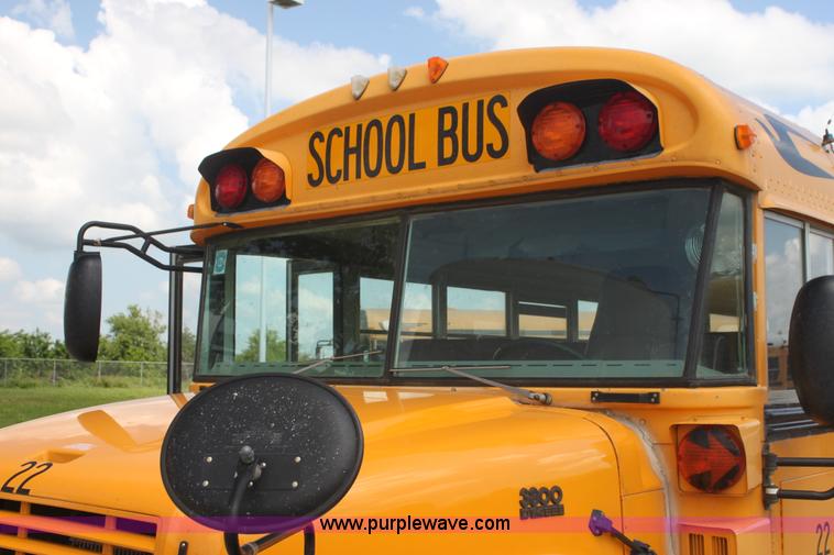 image for item I7406 2003 International 3800 school bus