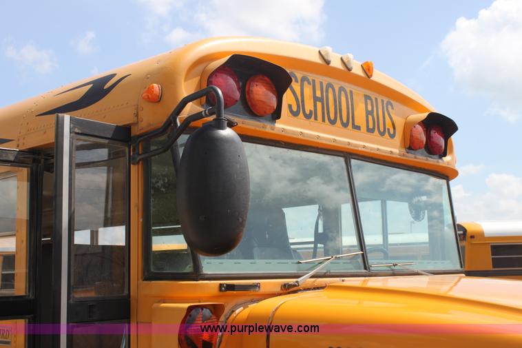 image for item I7406 2003 International 3800 school bus