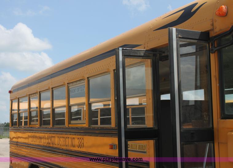 image for item I7406 2003 International 3800 school bus