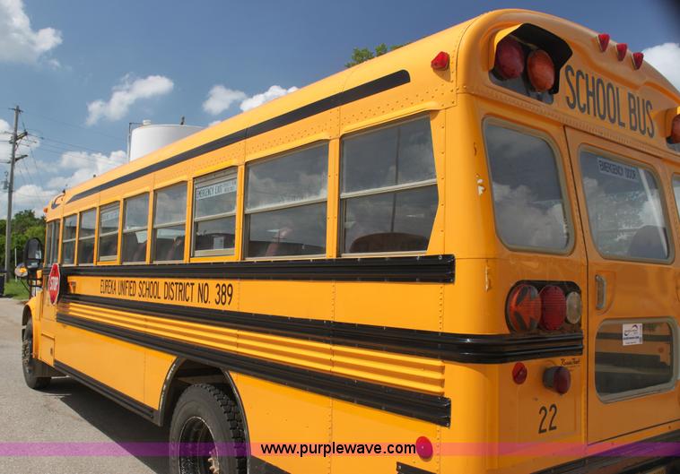 image for item I7406 2003 International 3800 school bus