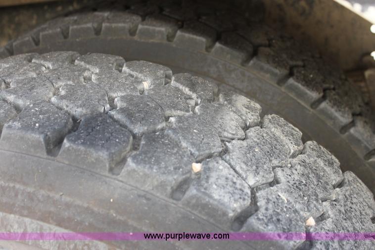 image for item I7406 2003 International 3800 school bus