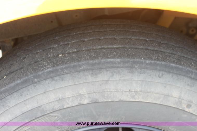 image for item I7406 2003 International 3800 school bus