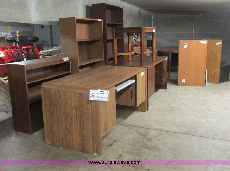 Assorted office furniture in Wichita, KS Item I9583 sold Purple Wave