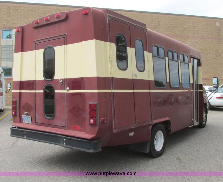 image for item I9588 2002 Ford Econoline E450 2200 VIP bus