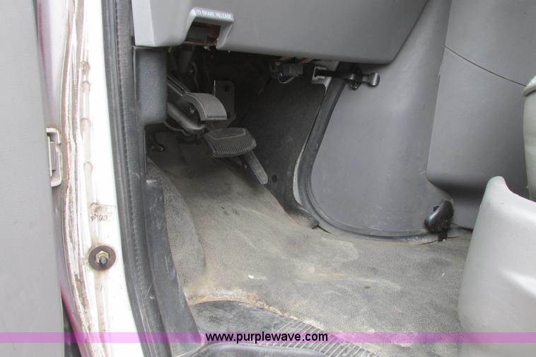 image for item I9588 2002 Ford Econoline E450 2200 VIP bus