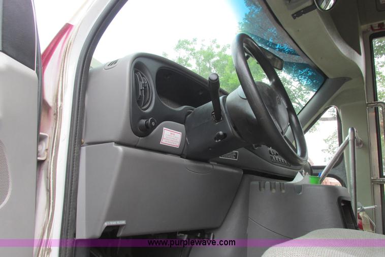 image for item I9588 2002 Ford Econoline E450 2200 VIP bus