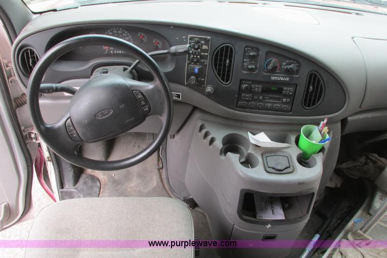 image for item I9588 2002 Ford Econoline E450 2200 VIP bus