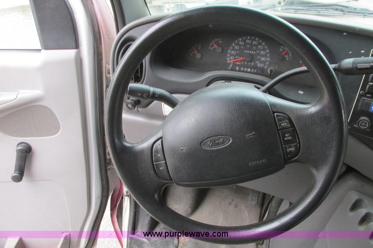 image for item I9588 2002 Ford Econoline E450 2200 VIP bus