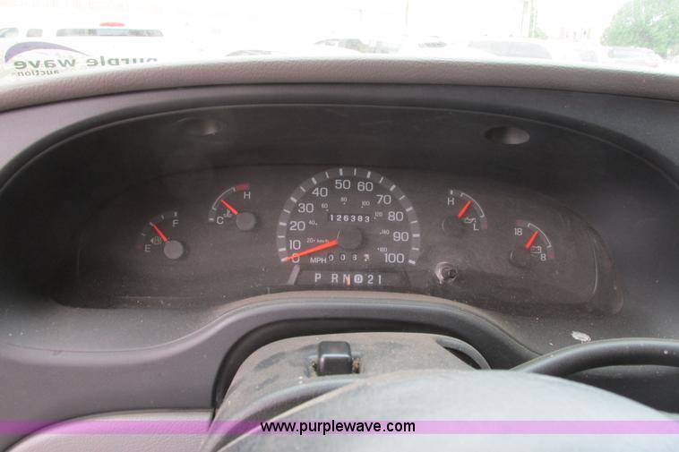 image for item I9588 2002 Ford Econoline E450 2200 VIP bus