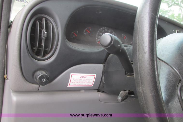 image for item I9588 2002 Ford Econoline E450 2200 VIP bus