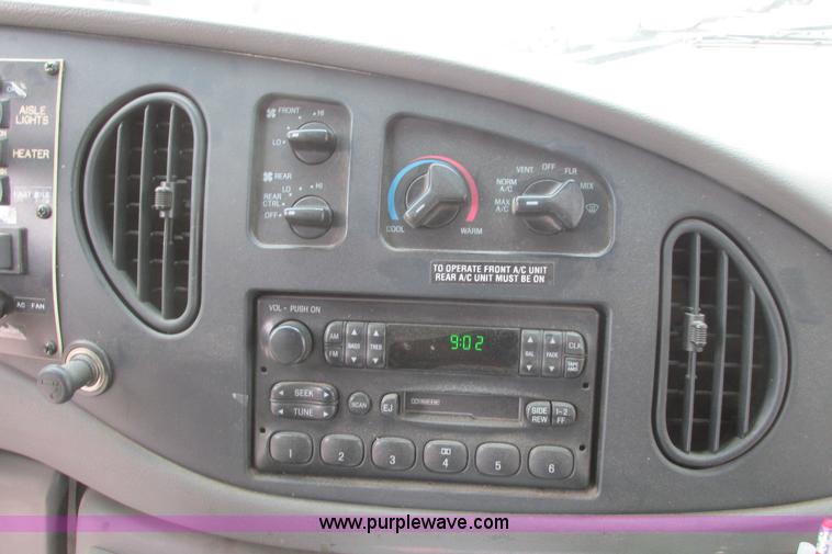 image for item I9588 2002 Ford Econoline E450 2200 VIP bus