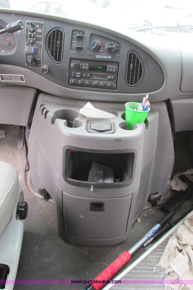 image for item I9588 2002 Ford Econoline E450 2200 VIP bus