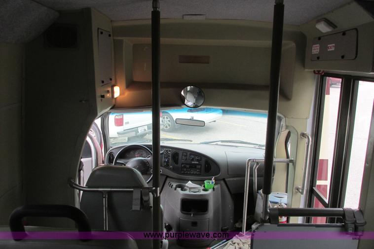 image for item I9588 2002 Ford Econoline E450 2200 VIP bus